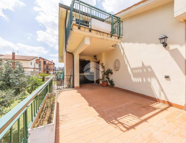 casa indipendente in vendita a Roma in zona Castelverde
