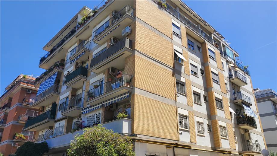 appartamento in vendita a Roma in zona Ostia