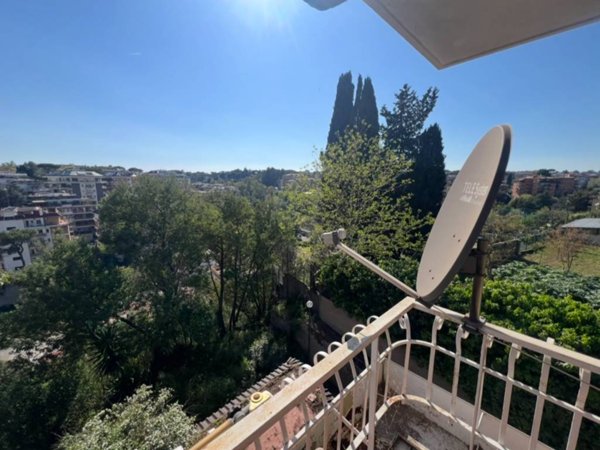 appartamento in vendita a Roma in zona Tomba di Nerone