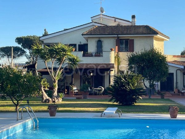 casa indipendente in vendita a Roma in zona Infernetto
