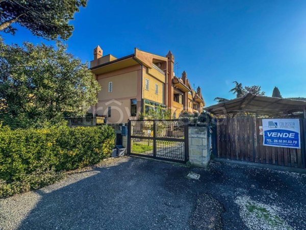 appartamento in vendita a Roma in zona Axa