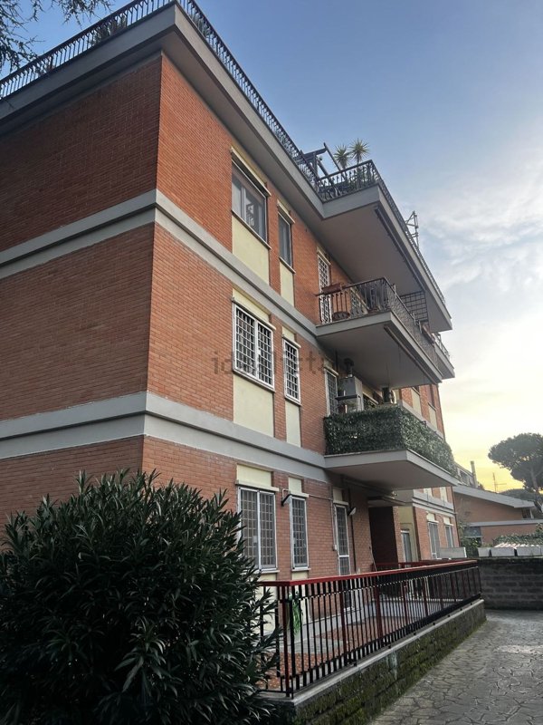 appartamento in vendita a Roma in zona Casal Morena