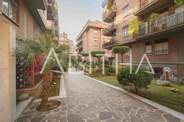 appartamento in vendita a Roma in zona Monte Sacro/Talenti