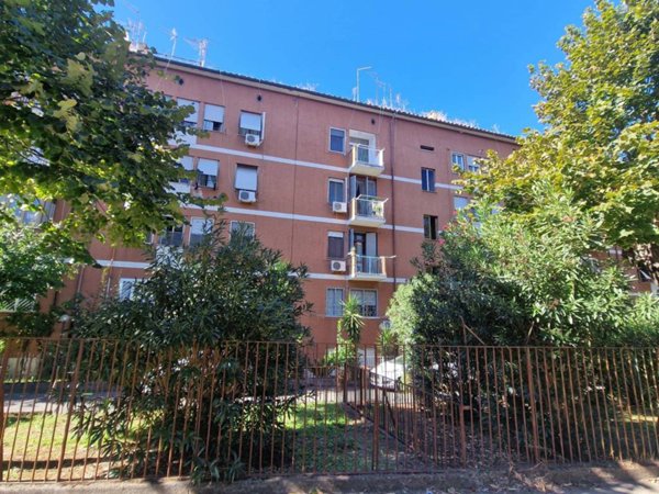 appartamento in vendita a Roma in zona Appio Claudio