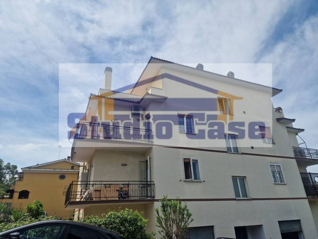 appartamento in vendita a Roma in zona Torrione Cerquetta
