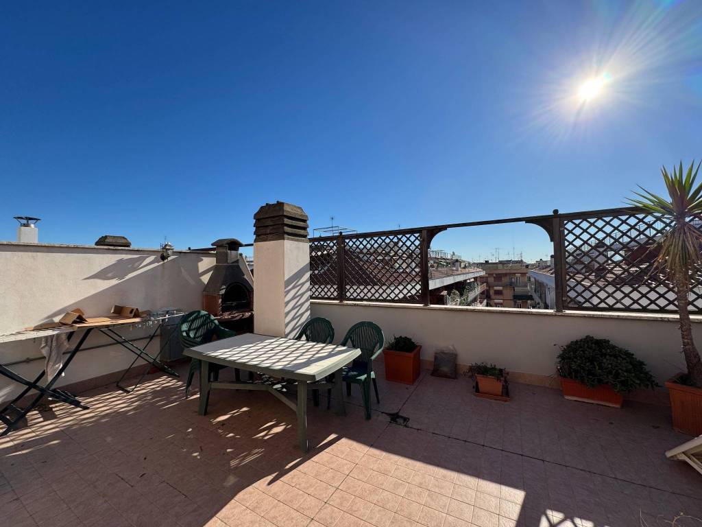 appartamento in vendita a Roma in zona Ostia