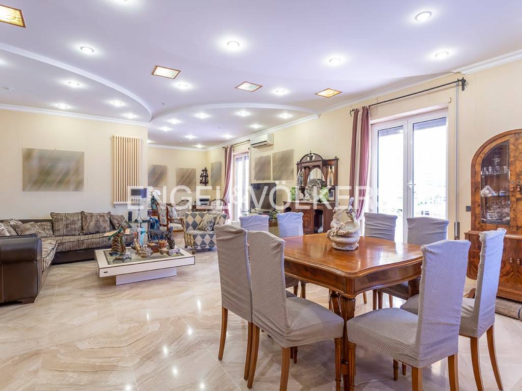 appartamento in vendita a Roma in zona Ardeatino