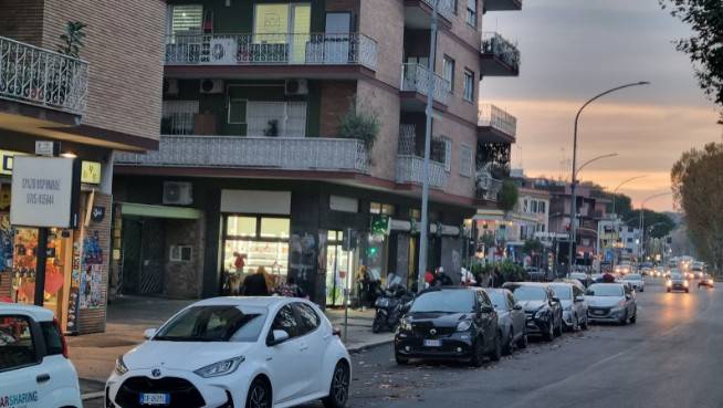 negozio in vendita a Roma in zona Monte Sacro/Talenti