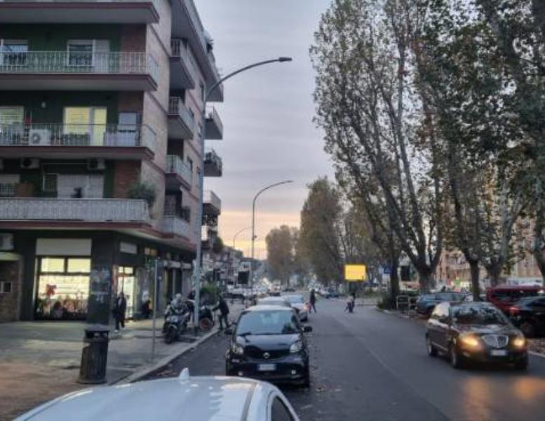 locale commerciale in vendita a Roma in zona Monte Sacro/Talenti
