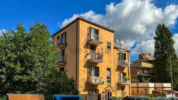 appartamento in vendita a Roma in zona Tomba di Nerone
