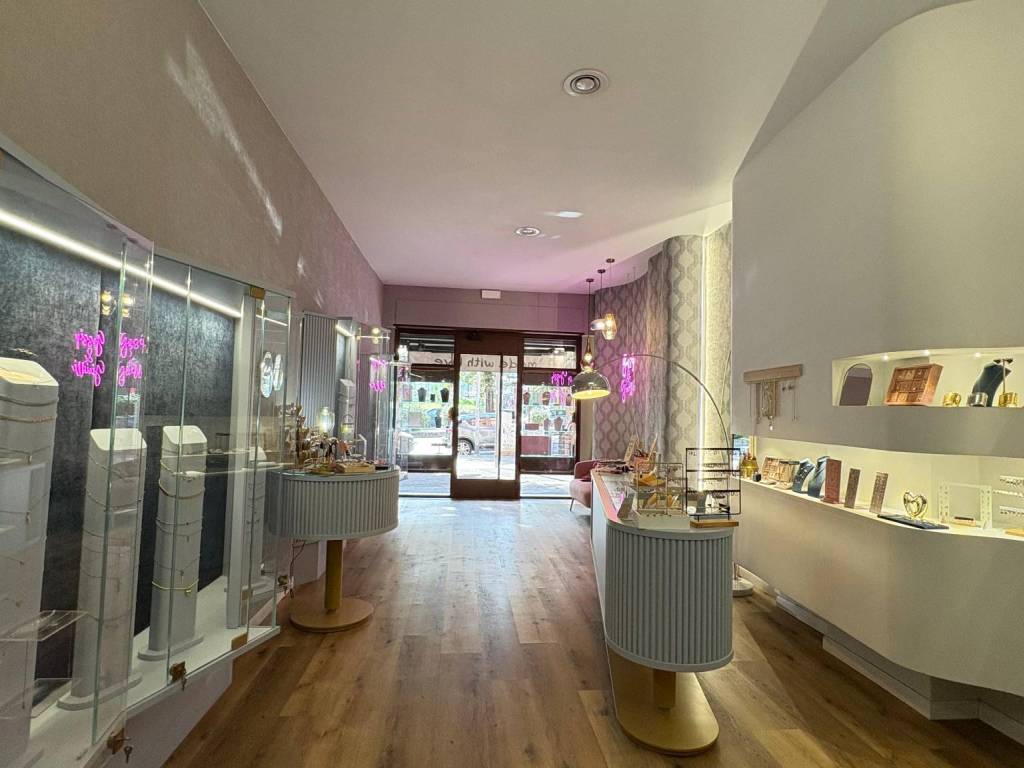 negozio in vendita a Roma in zona Gianicolense