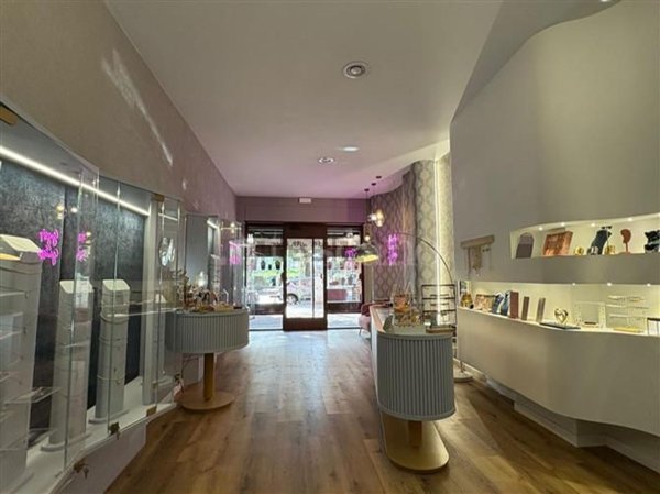 negozio in vendita a Roma in zona Gianicolense