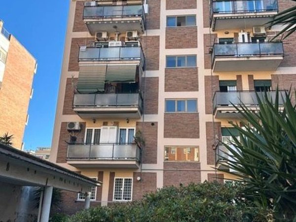 appartamento in vendita a Roma in zona Ostia