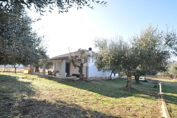 casa indipendente in vendita a Roma in zona Finocchio