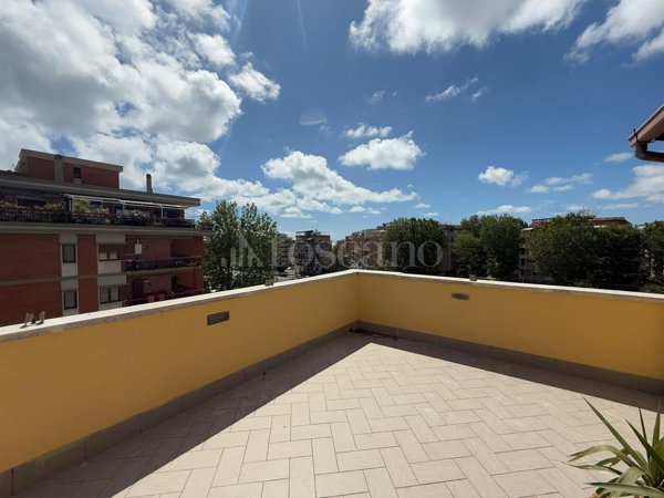 appartamento in vendita a Roma in zona Ostia