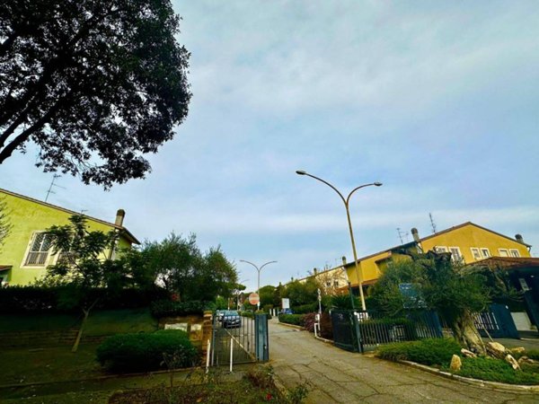 villa in vendita a Roma in zona Axa