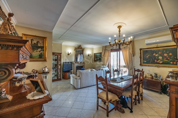 appartamento in vendita a Roma in zona Torrione Cerquetta