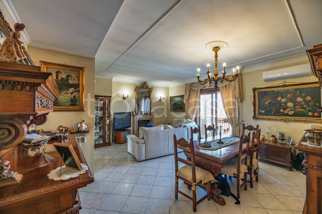 appartamento in vendita a Roma in zona Torrione Cerquetta