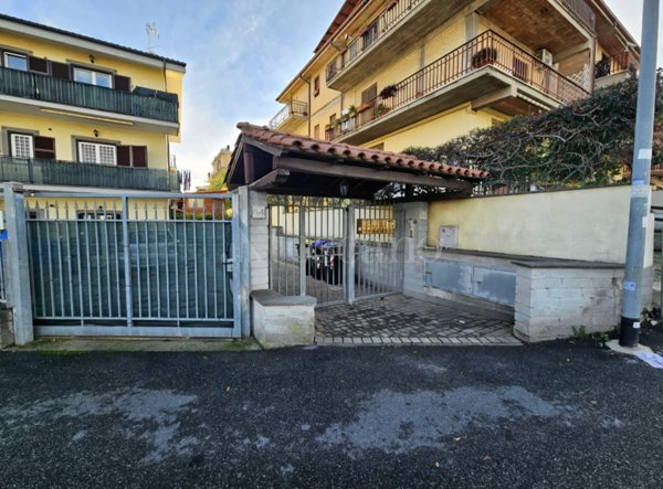 appartamento in vendita a Roma in zona Ponte di Nona