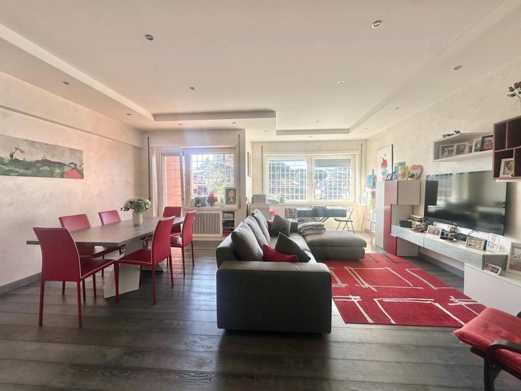 appartamento in vendita a Roma in zona Appio Claudio