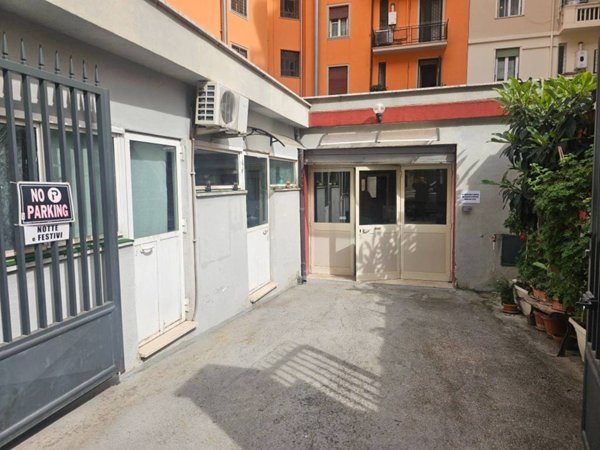 negozio in vendita a Roma in zona Appio Latino