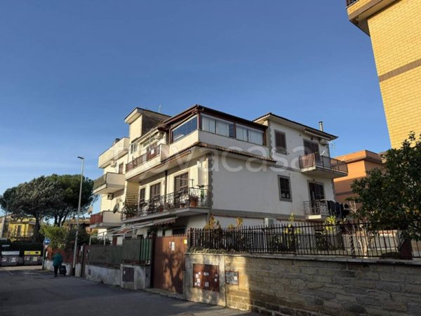 appartamento in vendita a Roma in zona Torre Angela