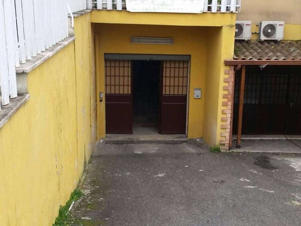 locale di sgombero in vendita a Roma in zona Finocchio