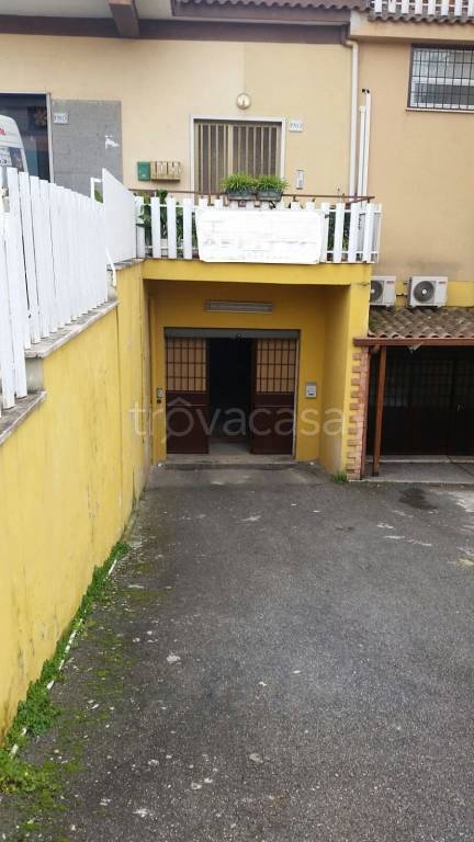 locale di sgombero in vendita a Roma in zona Finocchio