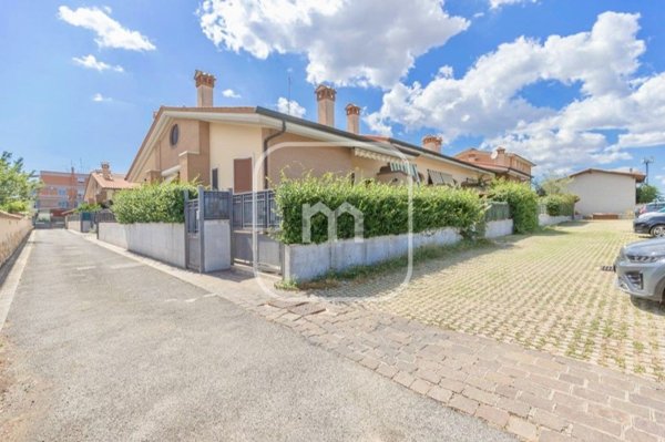 casa indipendente in vendita a Roma in zona Lunghezza
