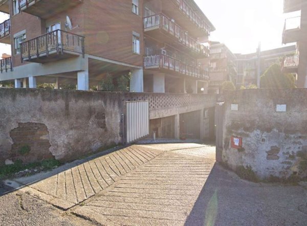 locale commerciale in vendita a Roma in zona Appio Claudio