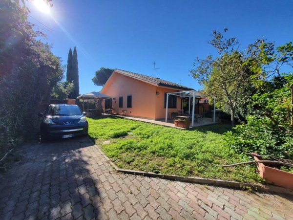 casa indipendente in vendita a Roma in zona Infernetto