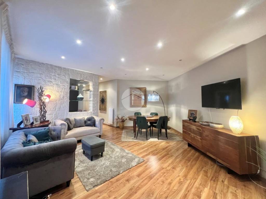 appartamento in vendita a Roma in zona Appio Pignatelli