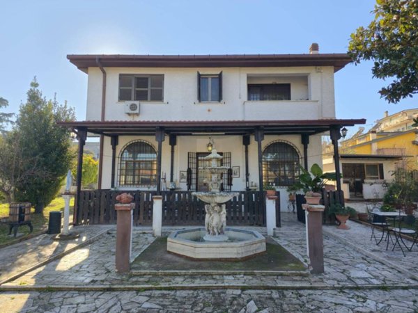 casa indipendente in vendita a Roma in zona Borghesiana