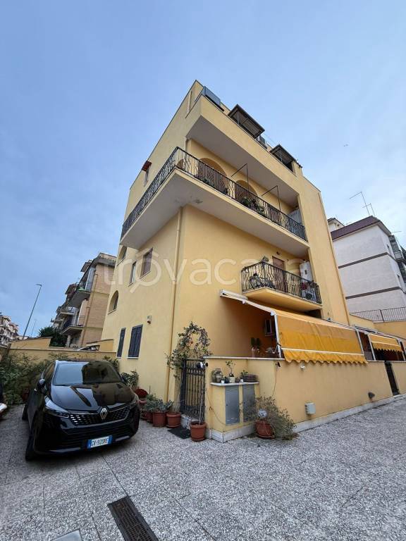 appartamento in vendita a Roma in zona Tor Bella Monaca