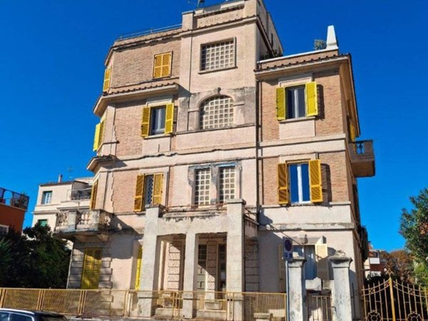 appartamento in vendita a Roma in zona Ostia