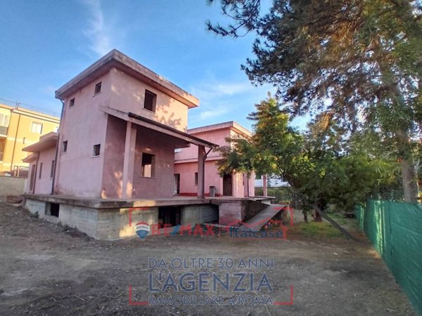 casa indipendente in vendita a Roma in zona Massimina/Casal Lumbroso