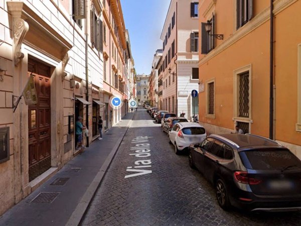 negozio in vendita a Roma in zona Trevi-Colonna