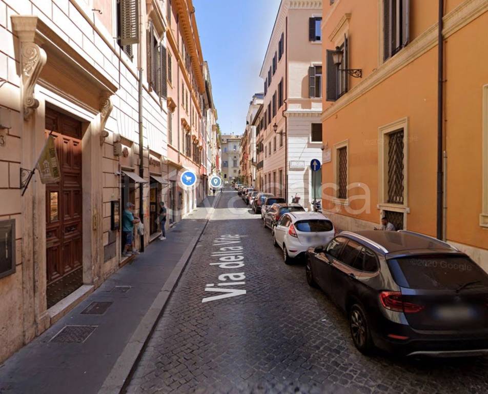 negozio in vendita a Roma in zona Trevi-Colonna