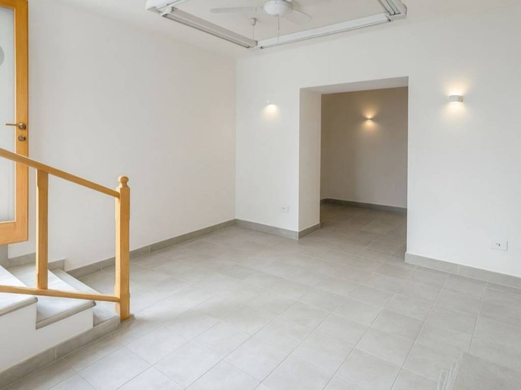 negozio in vendita a Roma in zona Rione Monti/Campitelli