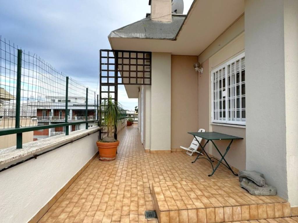 appartamento in vendita a Roma in zona Ostia