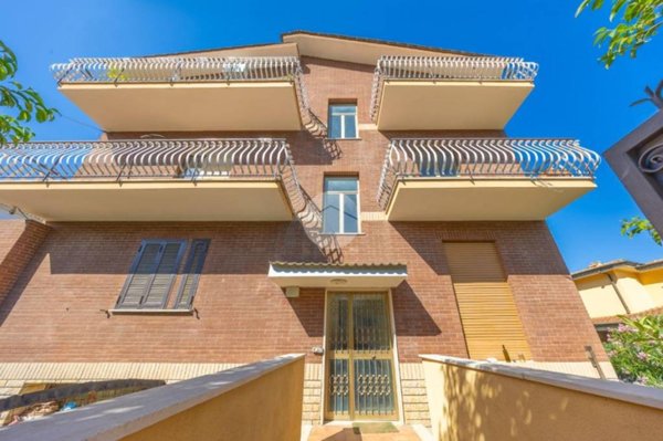 appartamento in vendita a Roma in zona Giardini di Corcolle