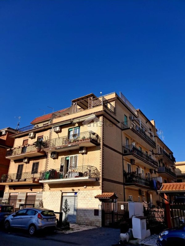 appartamento in vendita a Roma in zona Tor Bella Monaca