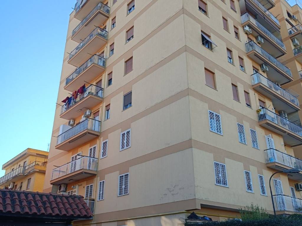 appartamento in vendita a Roma in zona Torre Angela