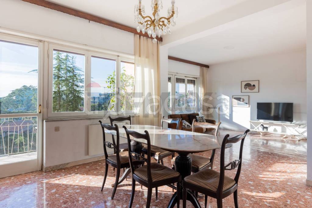 appartamento in vendita a Roma in zona Ardeatino