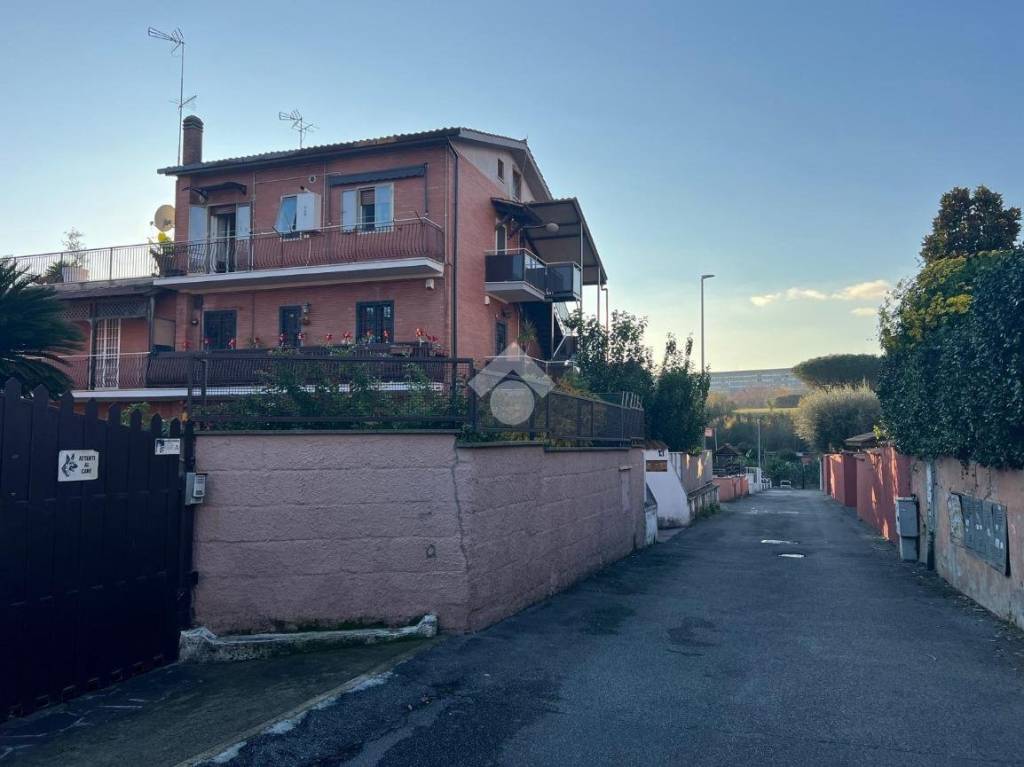 appartamento in vendita a Roma in zona Corviale