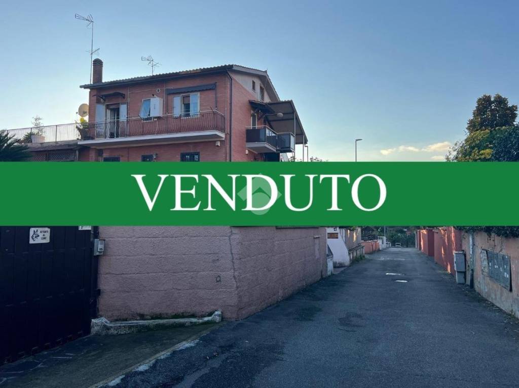 appartamento in vendita a Roma in zona Corviale