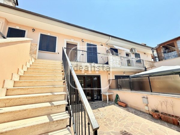 casa indipendente in vendita a Roma in zona Lunghezza