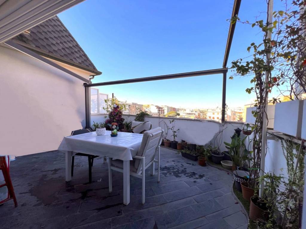 appartamento in vendita a Roma in zona Appio Latino