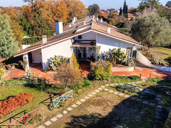 casa indipendente in vendita a Roma in zona Olgiata