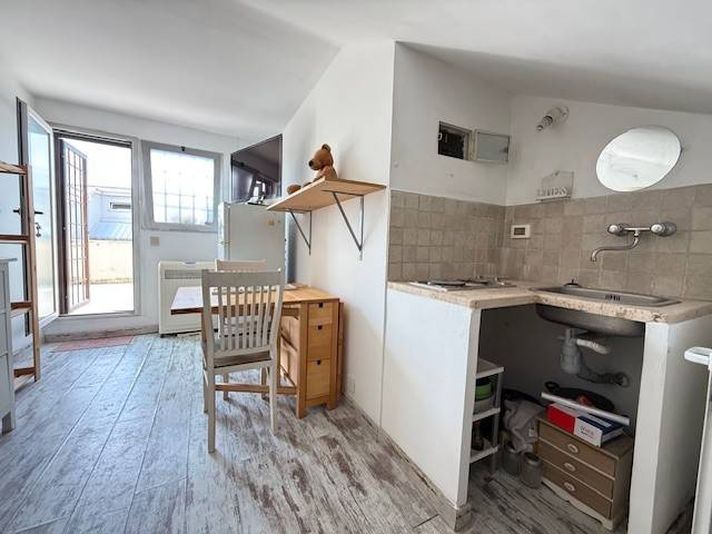 appartamento in vendita a Roma in zona Ostiense